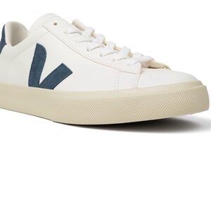Veja Men's Campo Leather Sneaker size 10.5